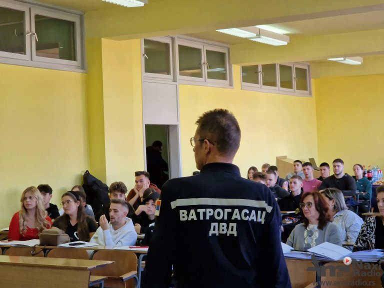 Predavanje za kikindske i i rumunske srednjoškolce na temu „Reagovanje u vanrednim situacijama“