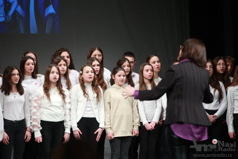 Svečano obeležen Dan OŠ „Sveti Sava“: Najboljim učenicima uručene plakete