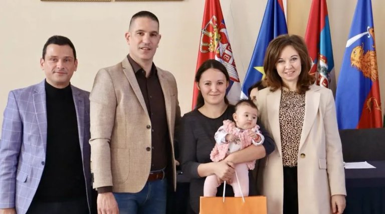 Uručeni bebi-paketi roditeljima dece rođene u poslednja tri meseca prošle godine