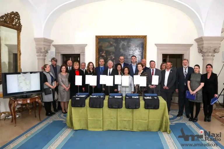 Princeza Katarina i „Lajflajn Kanada“ donirali Bolnici aparat za pregled sluha beba