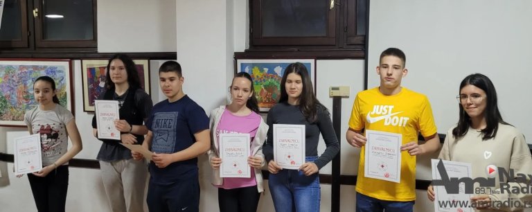 Danijela Golić, Elena Litričin i Nevena Vulović najbolje na gradskom takmičenju „Šta znaš o zdravlju“