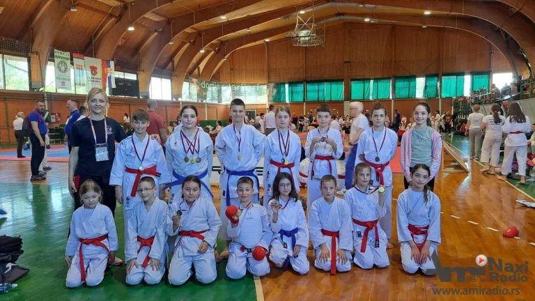 Karatisti „Feniksa“ osvojili 12 medalja na Prvenstvu Vojvodine u Inđiji