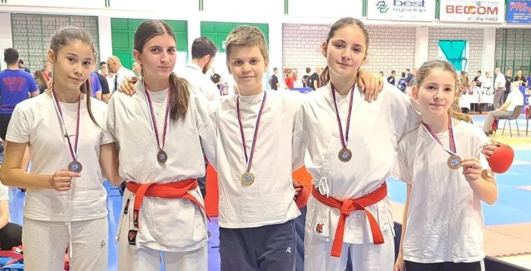 Karatisti „Feniksa“ osvojili pet medalja na Kupu Srbije