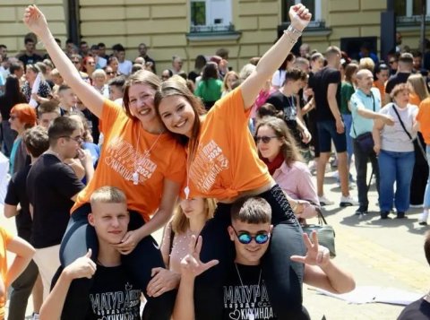 Maturanti se plesom oprostili od srednjoškolskog obrazovanja