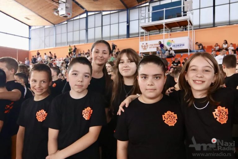 Đaci se uz „Mali maturantski ples“ oprostili od učitelja i učiteljica