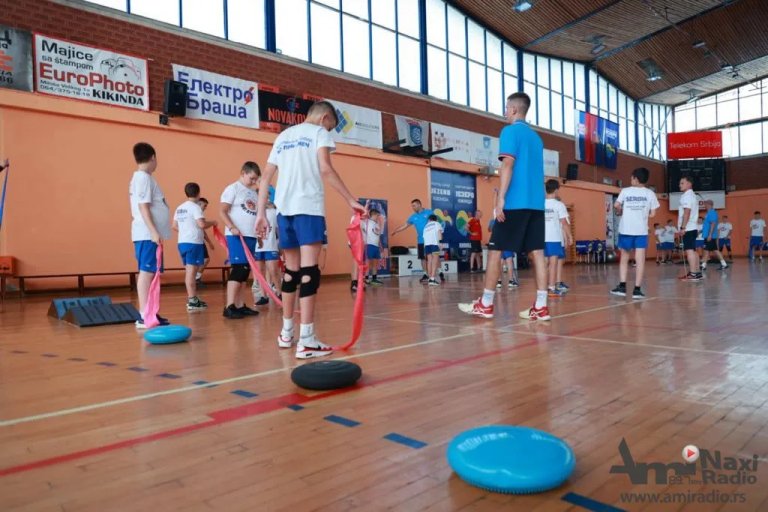Odbojkaški kamp „Moj prvi smeč“ okupio dečake iz cele Srbije