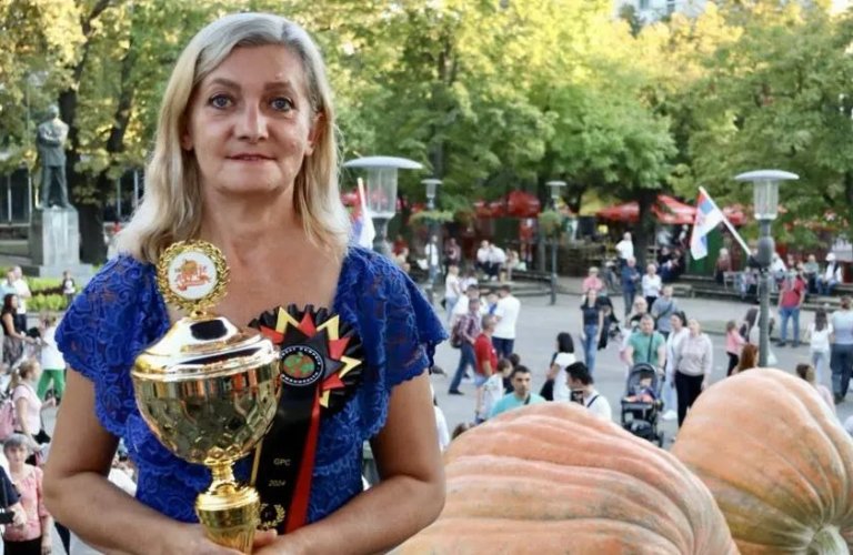 Gordana Lazić iz Kikinde uzgajila najdužu tikvu, Tibor Kokai odbranio titulu u kategoriji najteže bundeve
