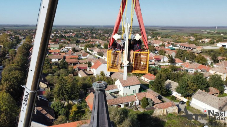 Novi krst na Pravoslavnoj crkvi Svetog Arhangela Mihaila u Mokrinu