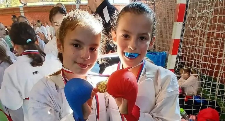 Karatisti „Feniksa“ osvojili 14 medalja na Kupu Vojvodine u Inđiji