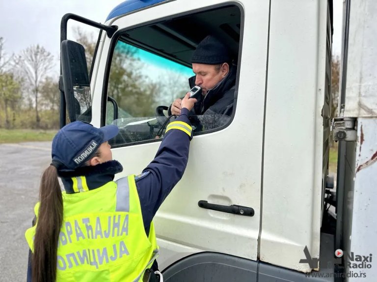 Četiri saobraćajne nezgode tokom vikenda: Jedno lice povređeno