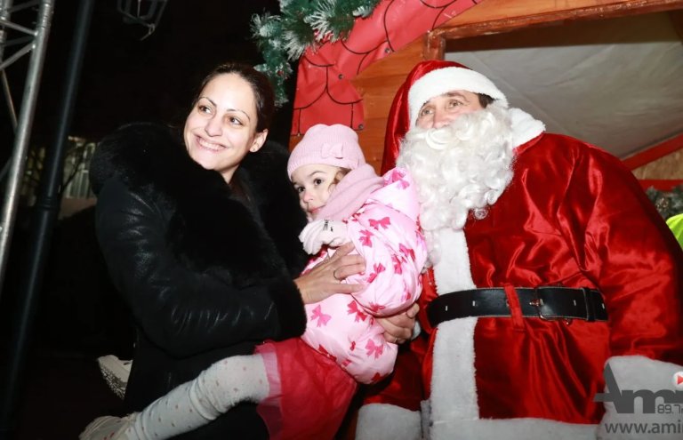 Deco, pišite Deda Mrazu: „Kutija želja“ postavljena na Trgu