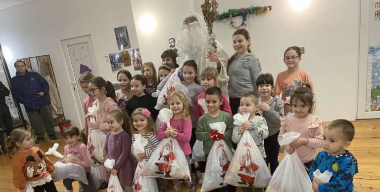 Sveti Nikola poklonima obradovao mališane u KUD-u „Petar Kočić“ u Kozarcima