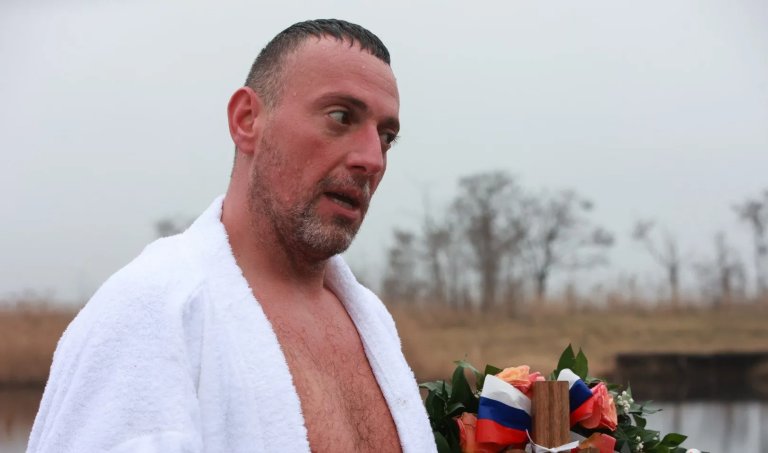 Velikoselac Branko Ugrinić prvi doplivao do časnog krsta u Kozarcima