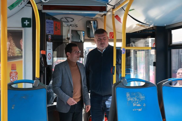 Beograd donirao Kikindi pet zglobnih autobusa