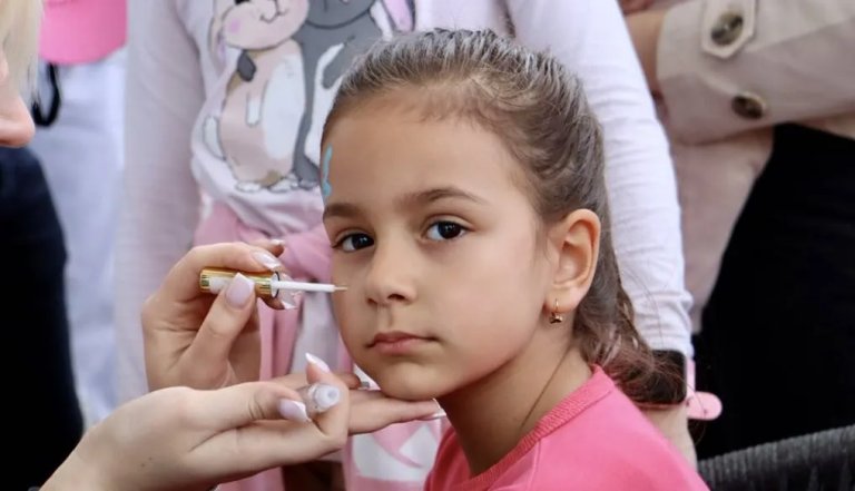 Mališani i danas uživali u zabavnom prazničnom programu u ritejl parku „Nest“