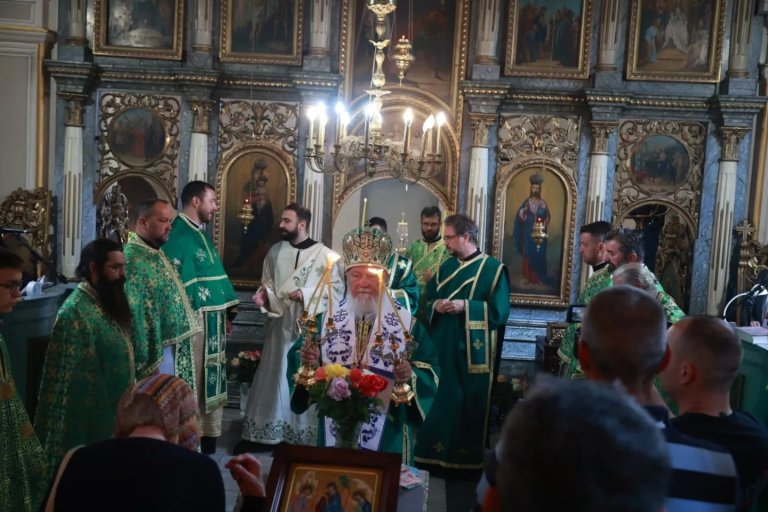 Danas je Duhovski ponedeljak: Manastir Svete Trojice u Kikindi obeležio slavu