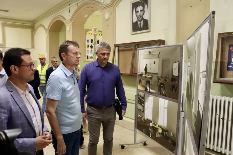 Radove na zgradi Gimnazije i ETŠ obišao ministar Darko Glišić