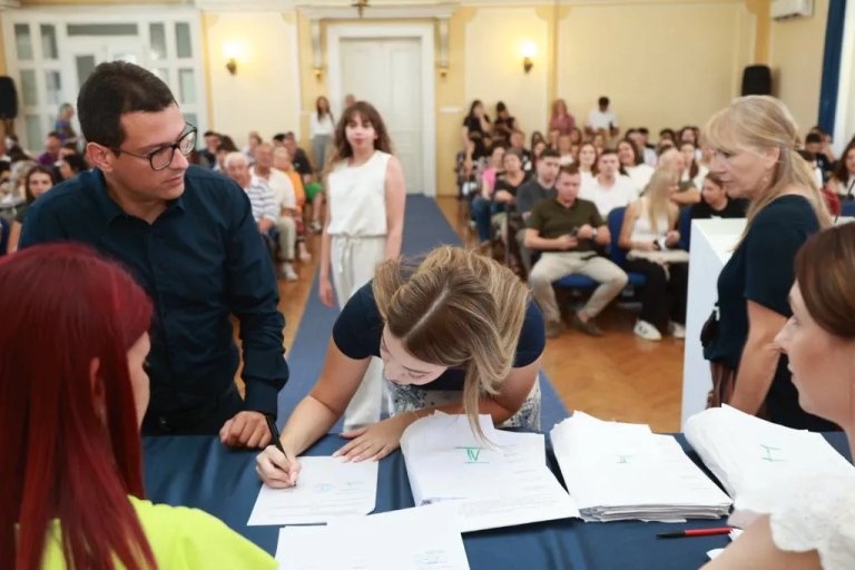 Grad raspisao konkurs za dodelu studentskih stipendija i podsticaja