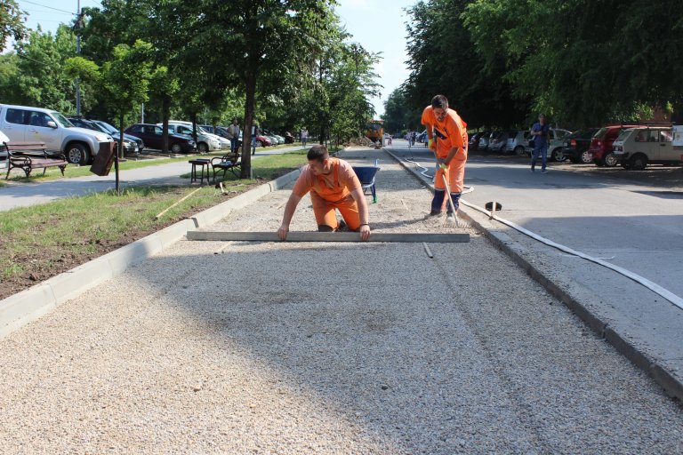 U toku izgradnja i rekonstrukcija parking mesta na glavnoj ulici