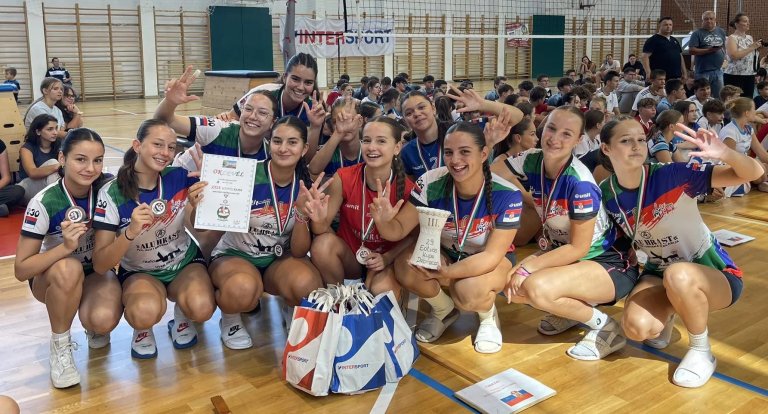 Kikinđanke bronzane na turniru u Mađarskoj: Mina Radivojša i Maša Erdeljan u idealnoj postavi