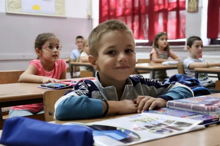 Prvi put u klupama 450 đaka u gradskim i seoskim školama