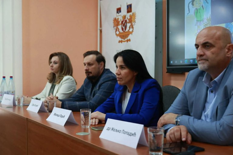 Održana tribina „Podrška roditeljima u tranziciji dece“
