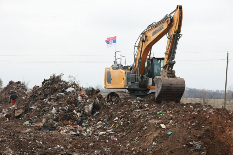 Počelo uklanjanje divlje deponije u Mokrinu