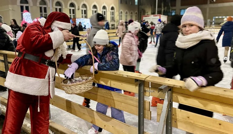Na veliku radost sugrađana: Otvoreno klizalište u OŠ „Vuk Karadžić“