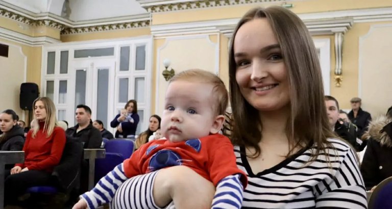 Bebi-paketi za roditelje dece rođene poslednja četiri meseca prošle godine
