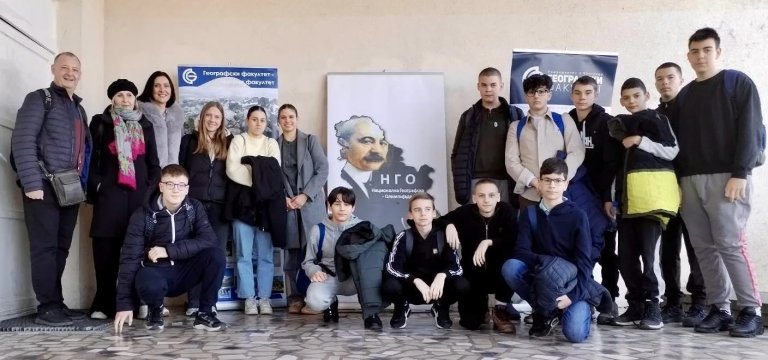 Veliki uspeh kikindskih mladih geografa: Šestoro učenika ide na republičko takmičenje