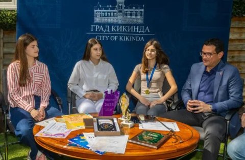 Prijem u Gradskoj kući za mlade i talentovane Kikinđanke