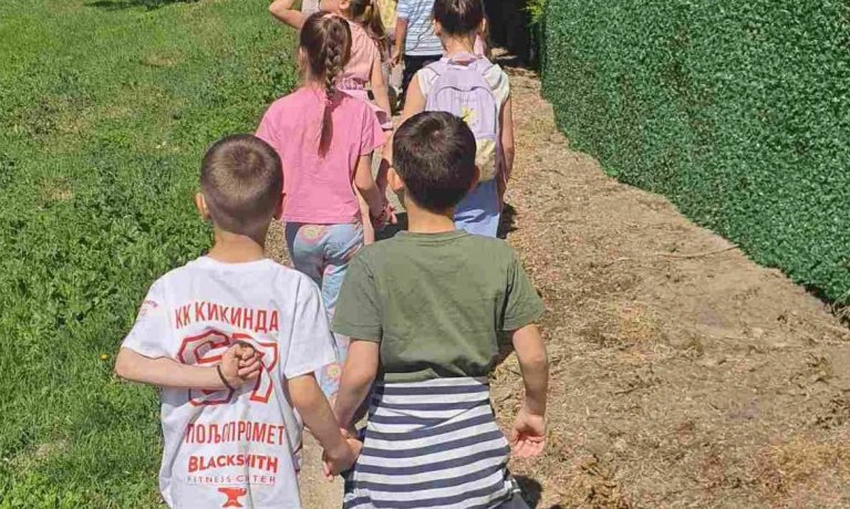 Ravničarenje u Tarašu: Mali Kikinđani u evropskom selu roda
