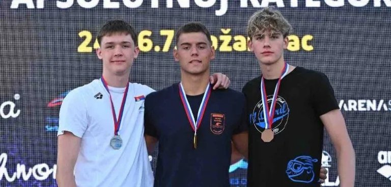 Kikindski plivači osvojili 21 medalju na takmičenjima u Požarevcu i Senti