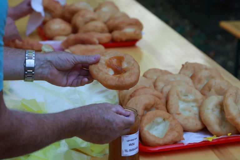 Iđoš će mirisati na krofne: Krofnijada u subotu seoskom parku
