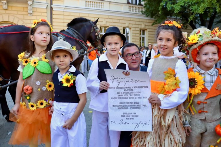 Počeli 41. Dani ludaje: Mališani iz „Mikija“ i gradonačelnik otvorili manifestaciju