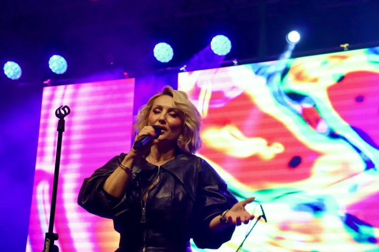 Goca Tržan nastupila na Trgu u okviru muzičkog programa Dana ludaje