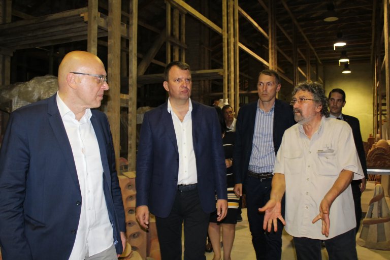 Pokrajinski premijer i ministar kulture u poseti „Terri“