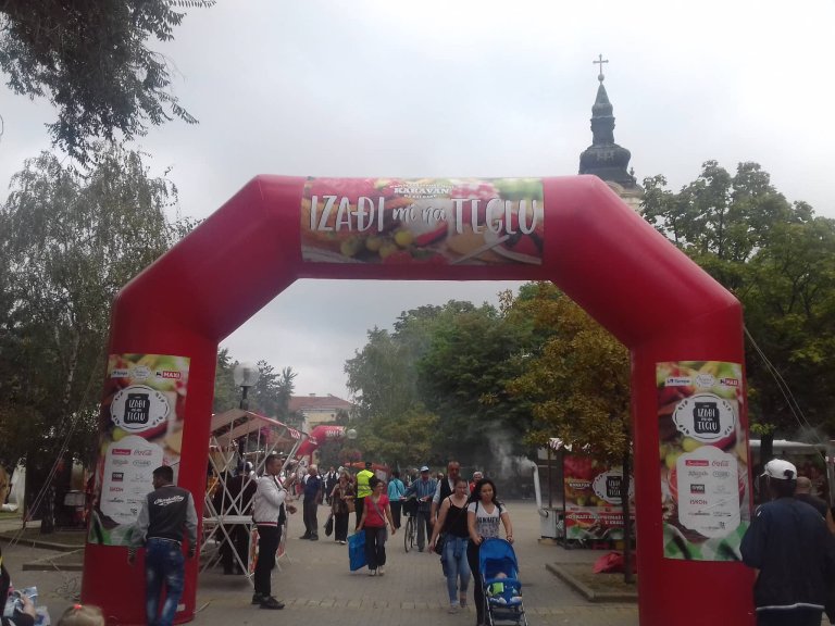 Foto vest: Počela manifestacija „Izađi mi na teglu“