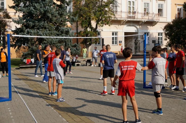 Turnir u mini odbojci na Gradskom trgu