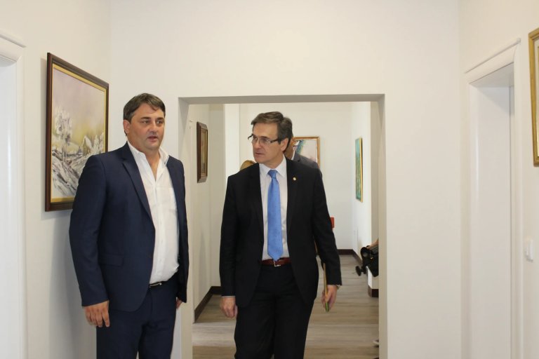 Gerontološki centar: Predstavnici nadležnog ministarstva i pokrajinskog sekretarijata obišli renoviran Novi dom