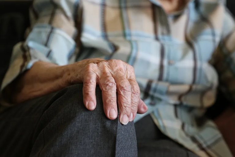 Novi uslovi za penziju od januara, žene sa 65 godina u penziju