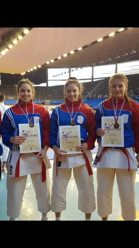 Karatistkinje kikindskog „Feniksa“ treće na Juniorskom prvenstvu Srbije