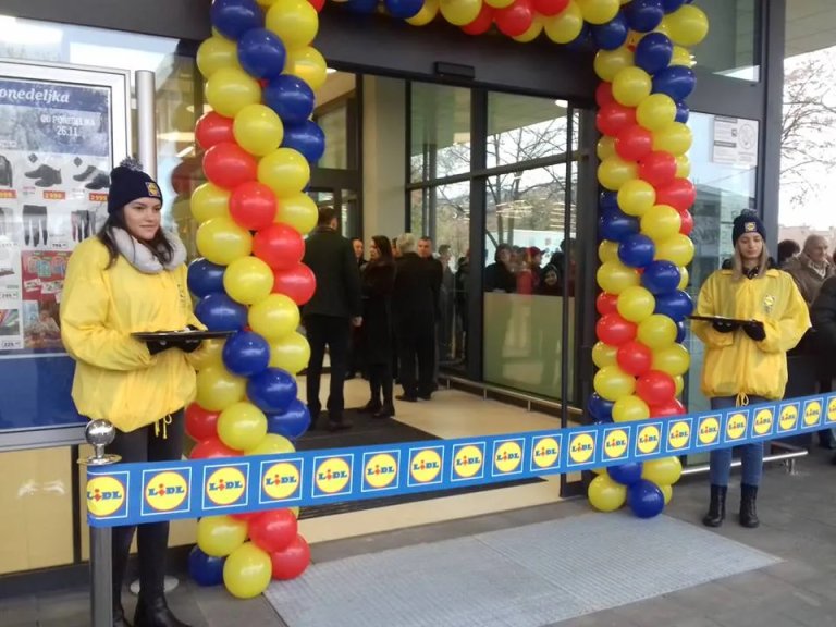 Foto vest: Kikinđani (ne)strpljivo čekaju otvaranje Lidla