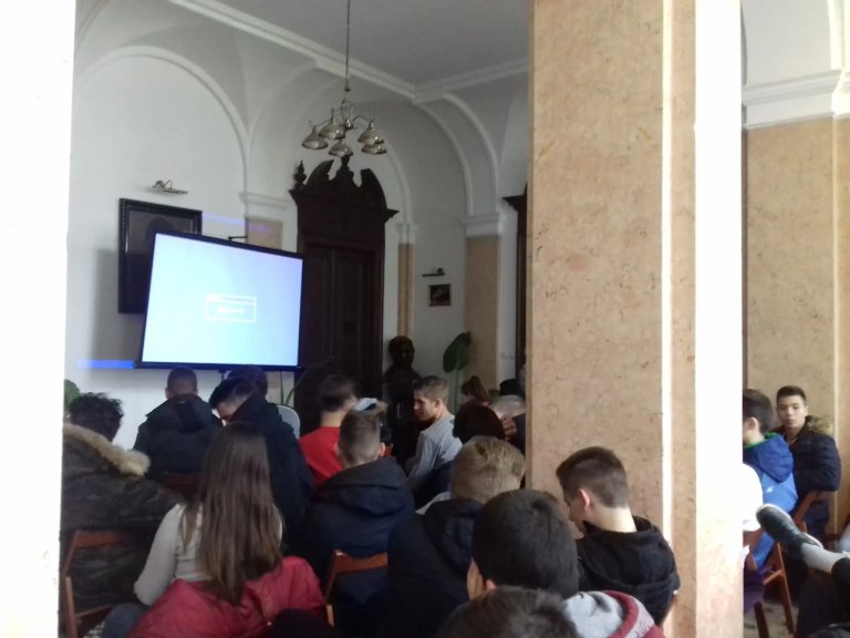Ugledni profesori upoznali kikindske srednjoškolce sa životom i dostignućima slavnih srpskih naučnika