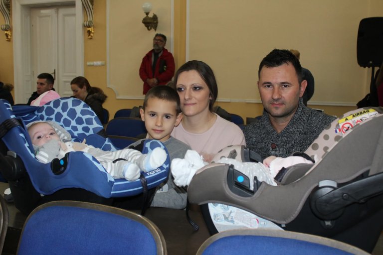 Bebi klub darovao roditelje dece rođene u septembru i oktobru