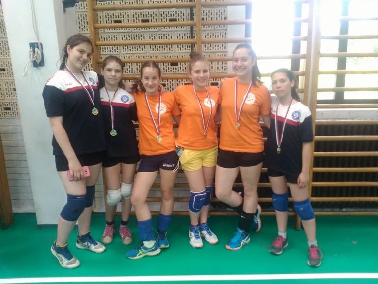 Četiri medalje za odbojkaške ekipe OK ,,Kikinda"