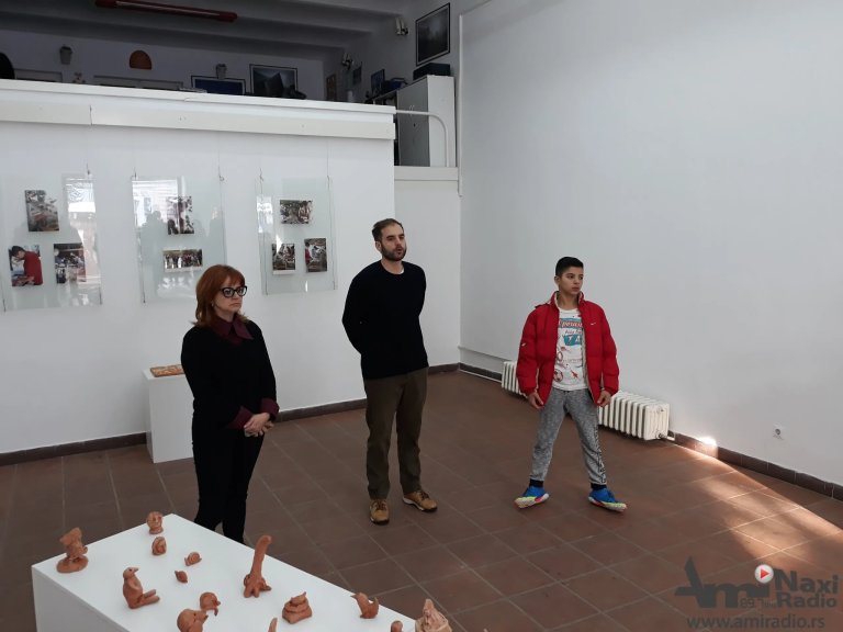 Otvorena izložba „Prijateljstvo u glini zapisano“