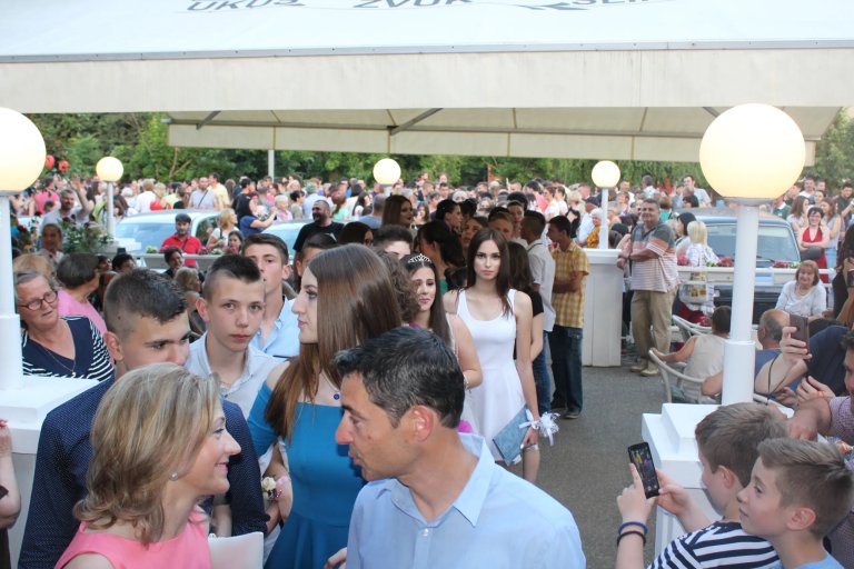 Osmaci OŠ ,,Žarko Zrenjanin" sinoć proslavili matursko veče
