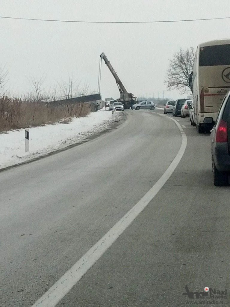 Vozačima potrebna veća pažnja, klizav je put