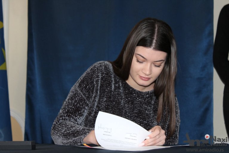 Najbolji studenti potpisali ugovore o stipendiranju